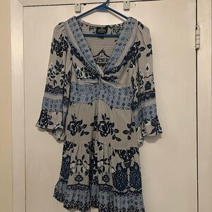 NWT Angie floral twist front w/keyhole cutout, smocked back, blue mini dress.